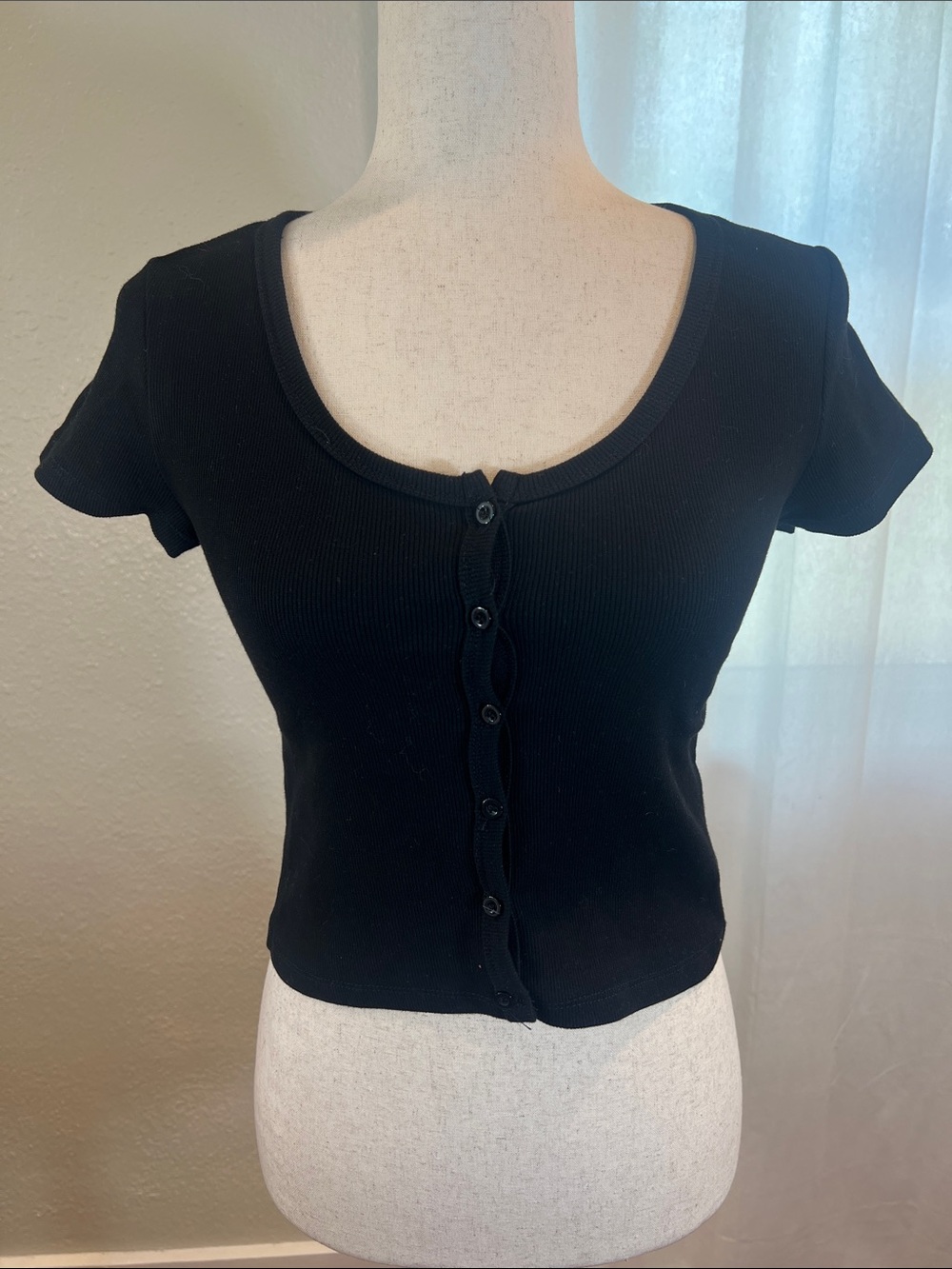 Kinsley + Zoey Black Button-Front Ribbed Crop Top - Women Size S. NWT